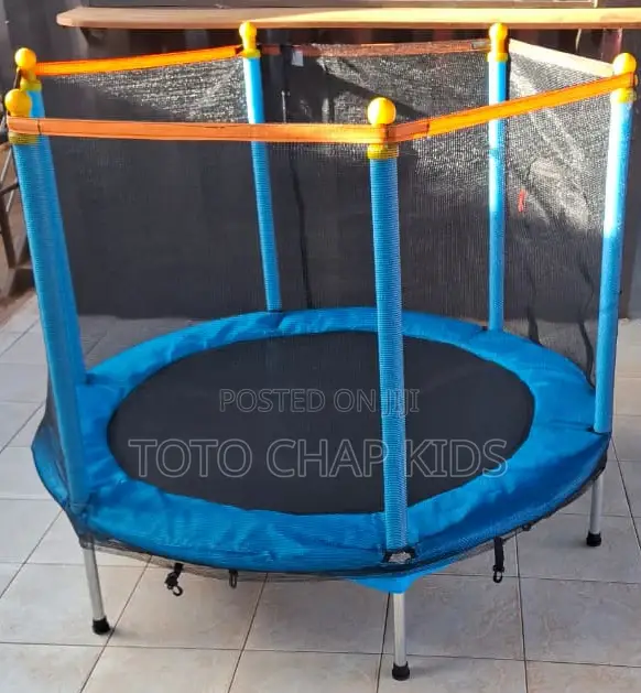 4 Ft Kids Trampoline With Enclosure Net, Basket Ball and Hoop, Pits