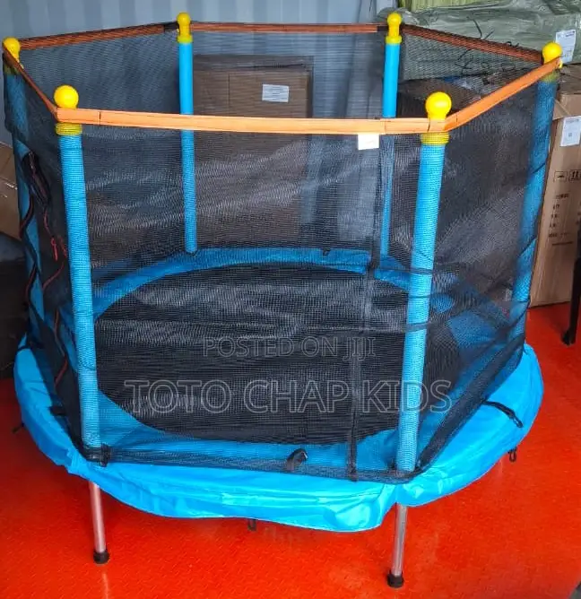 4 Ft Kids Trampoline With Enclosure Net, Basket Ball and Hoop, Pits