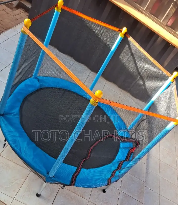 4 Ft Kids Trampoline With Enclosure Net, Basket Ball and Hoop, Pits