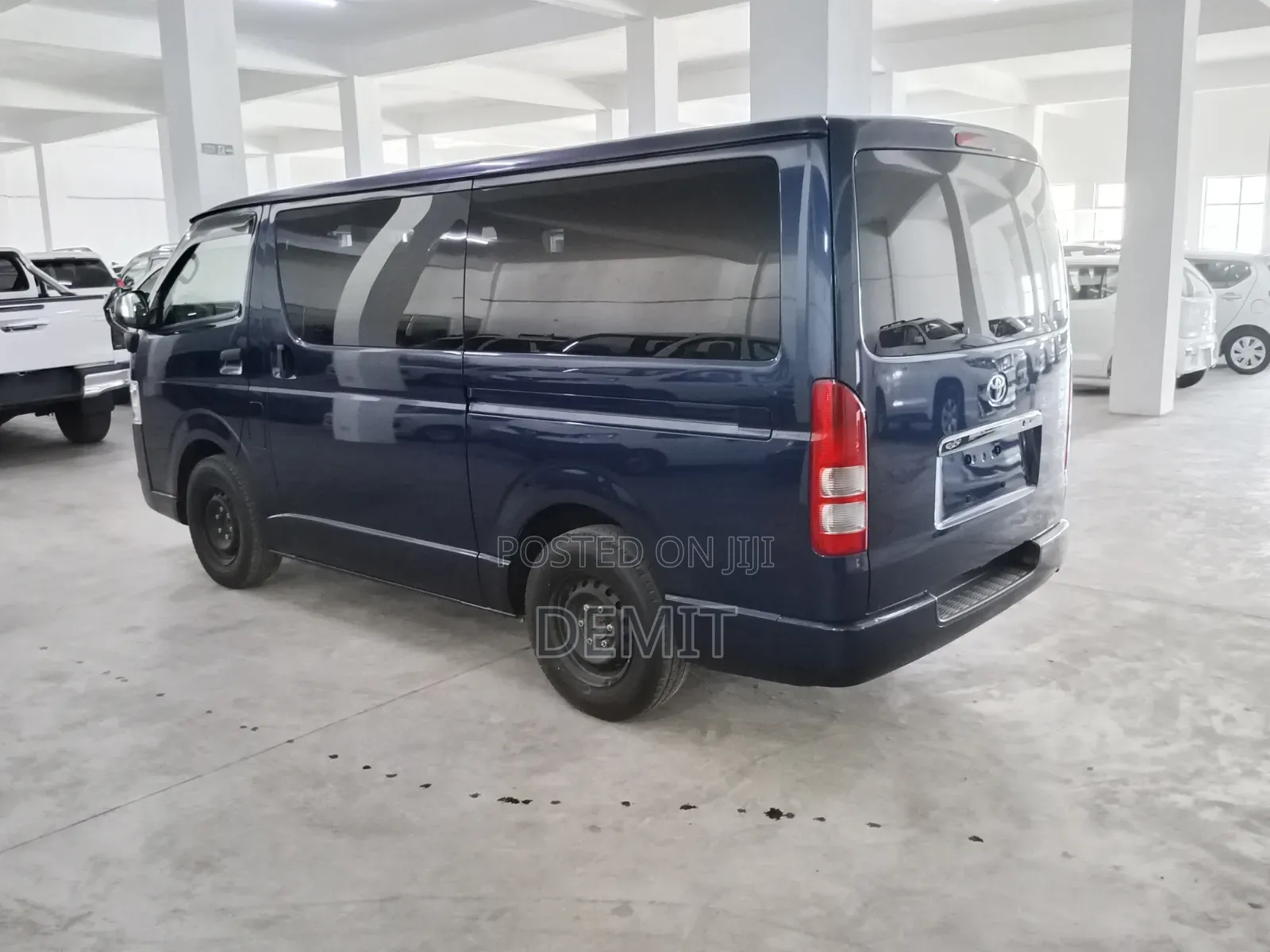 Toyota HiAce 2019 Blue