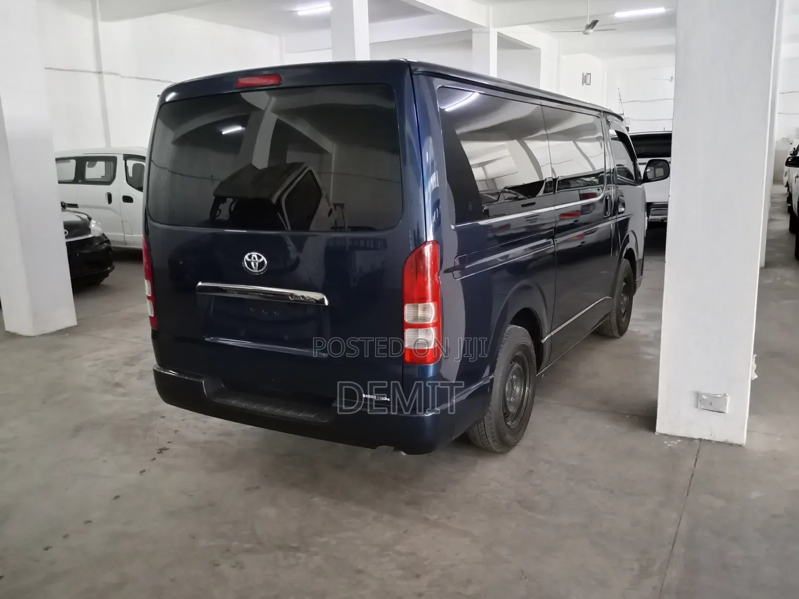 Toyota HiAce 2019 Blue