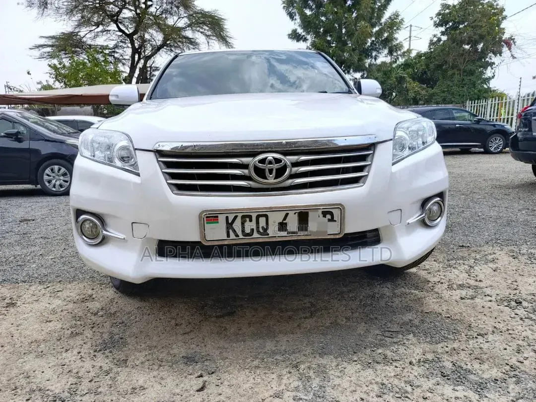 Toyota Vanguard 2011 White