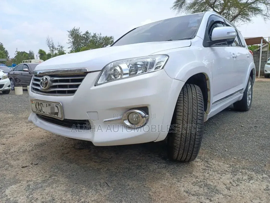 Toyota Vanguard 2011 White