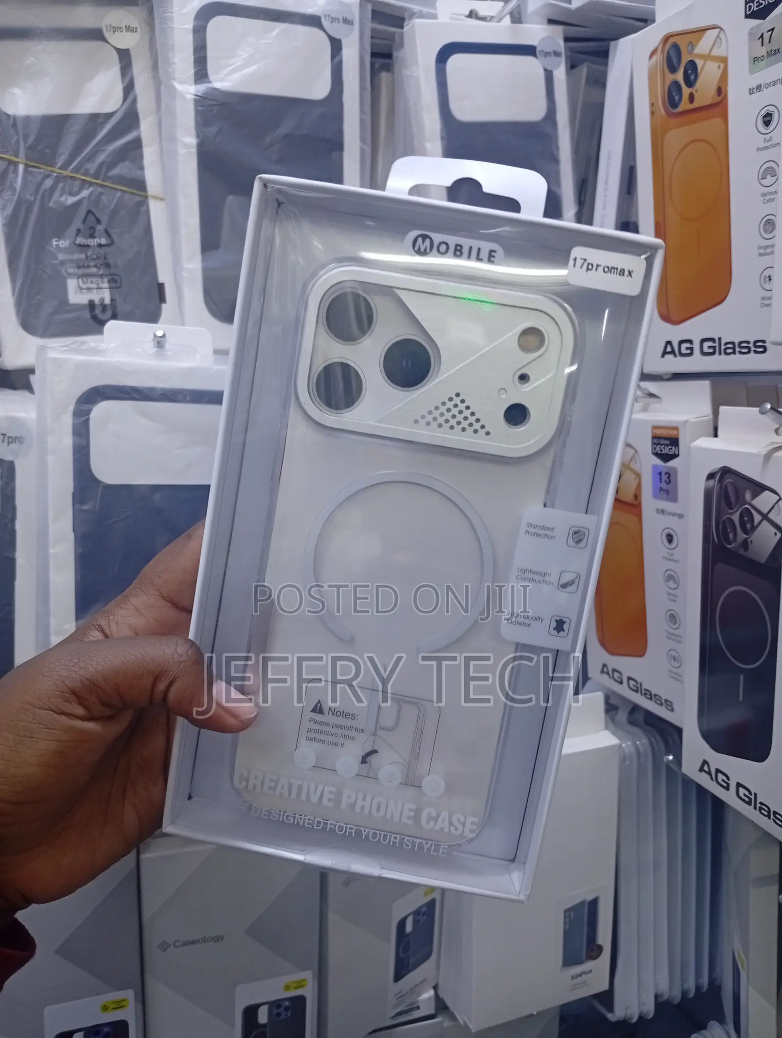 iPhone 17 Pro Max White Classic Magsafe Case