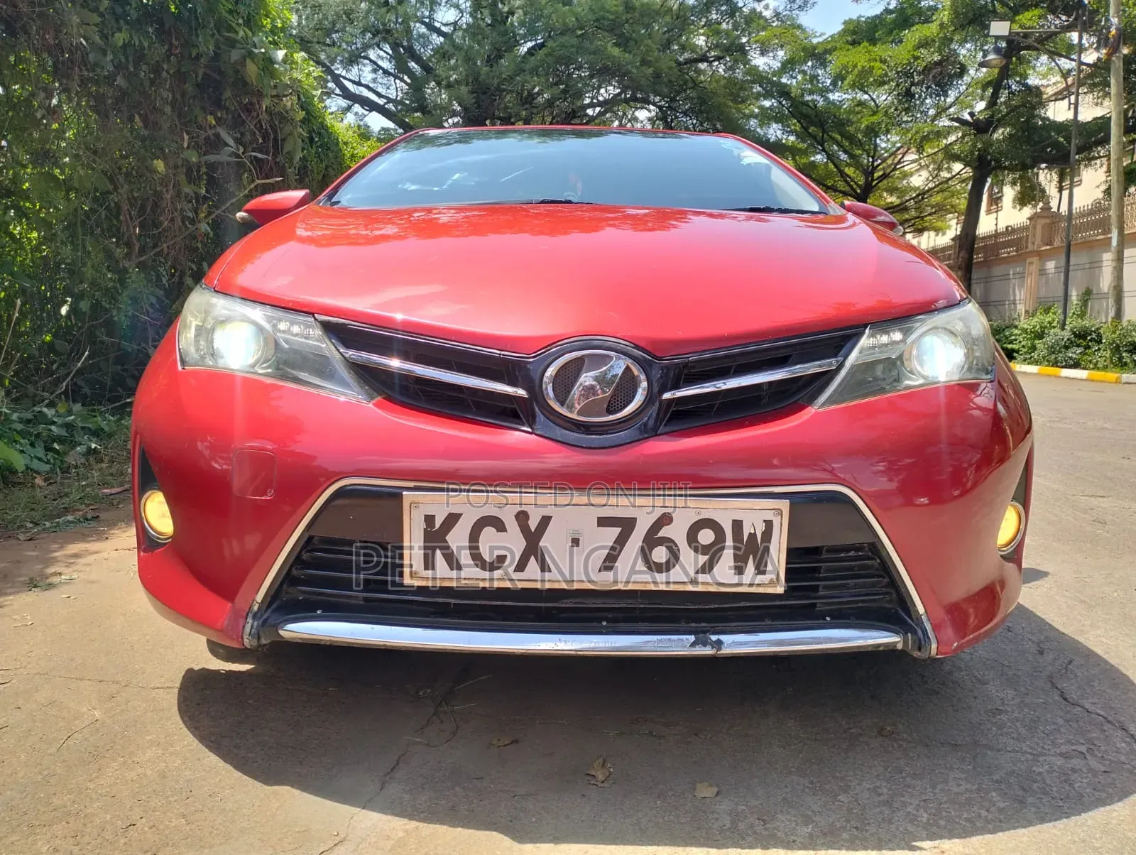 Toyota Auris 2013 Red
