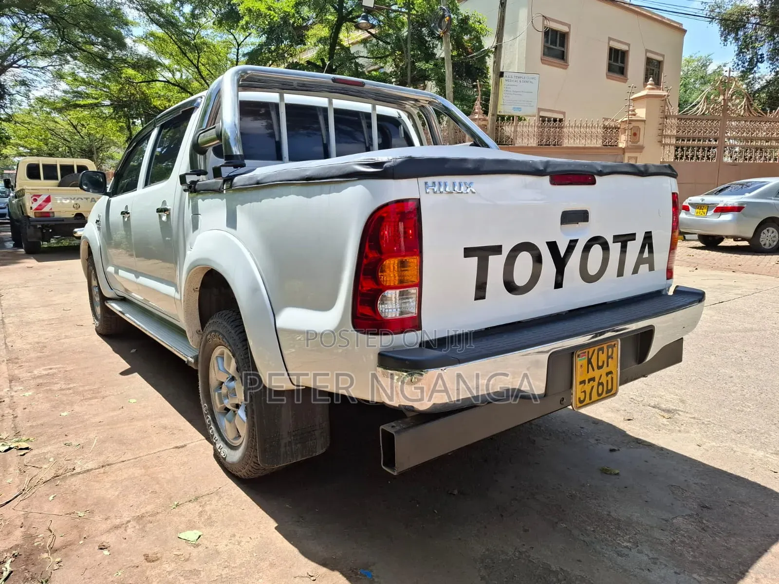 Toyota Hilux 2.5 D-4D 4X4 SRX 2011 Off white
