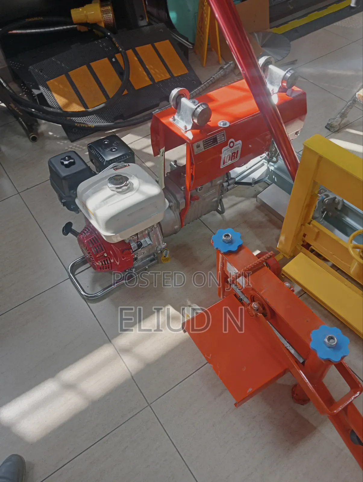Italian Hoist 1000kg Original Honda Engine