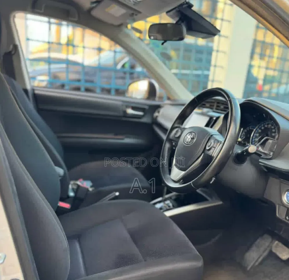Toyota Corolla Fielder 1.5 Hybrid FWD 2019 Silver
