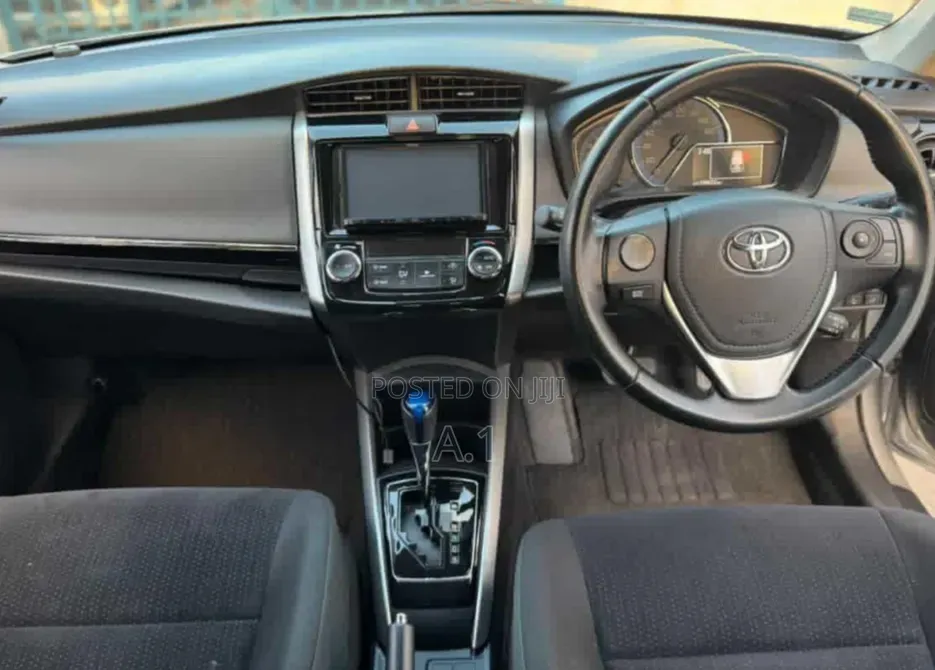 Toyota Corolla Fielder 1.5 Hybrid FWD 2019 Silver
