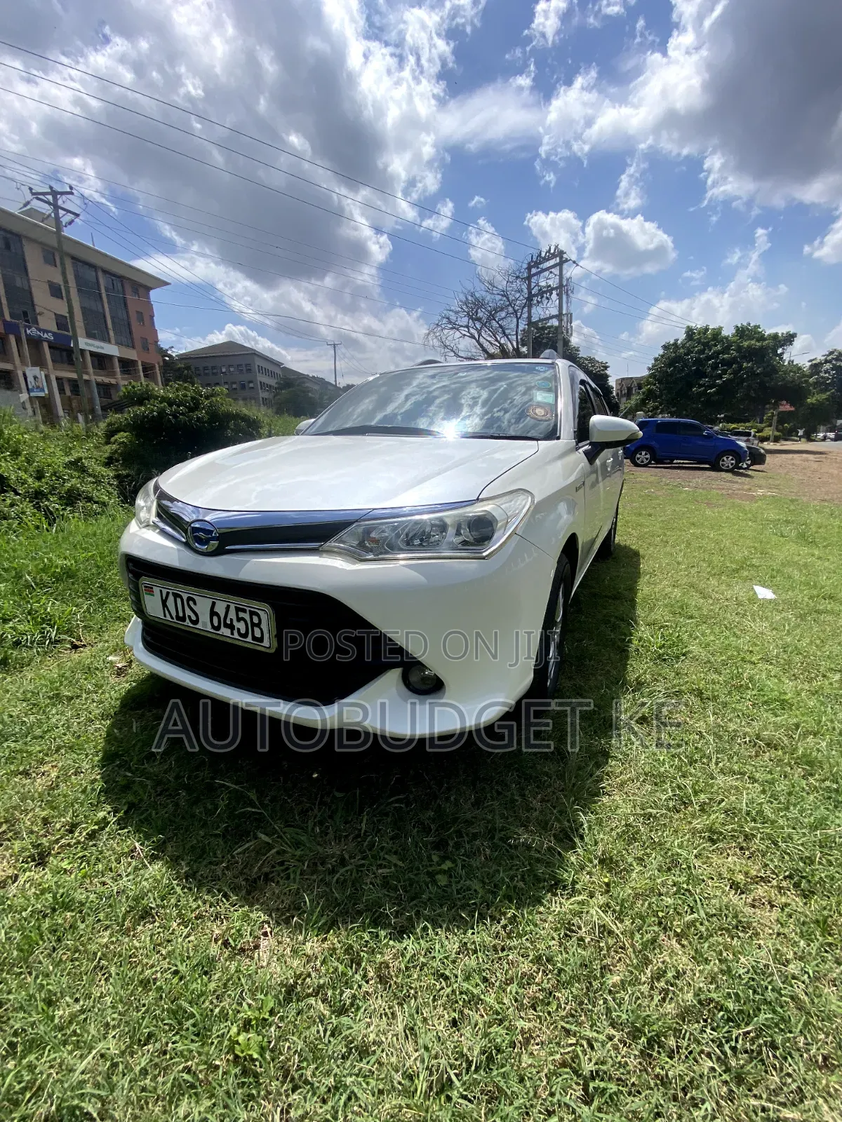 Toyota Corolla Fielder 1.5 Hybrid FWD 2017 White