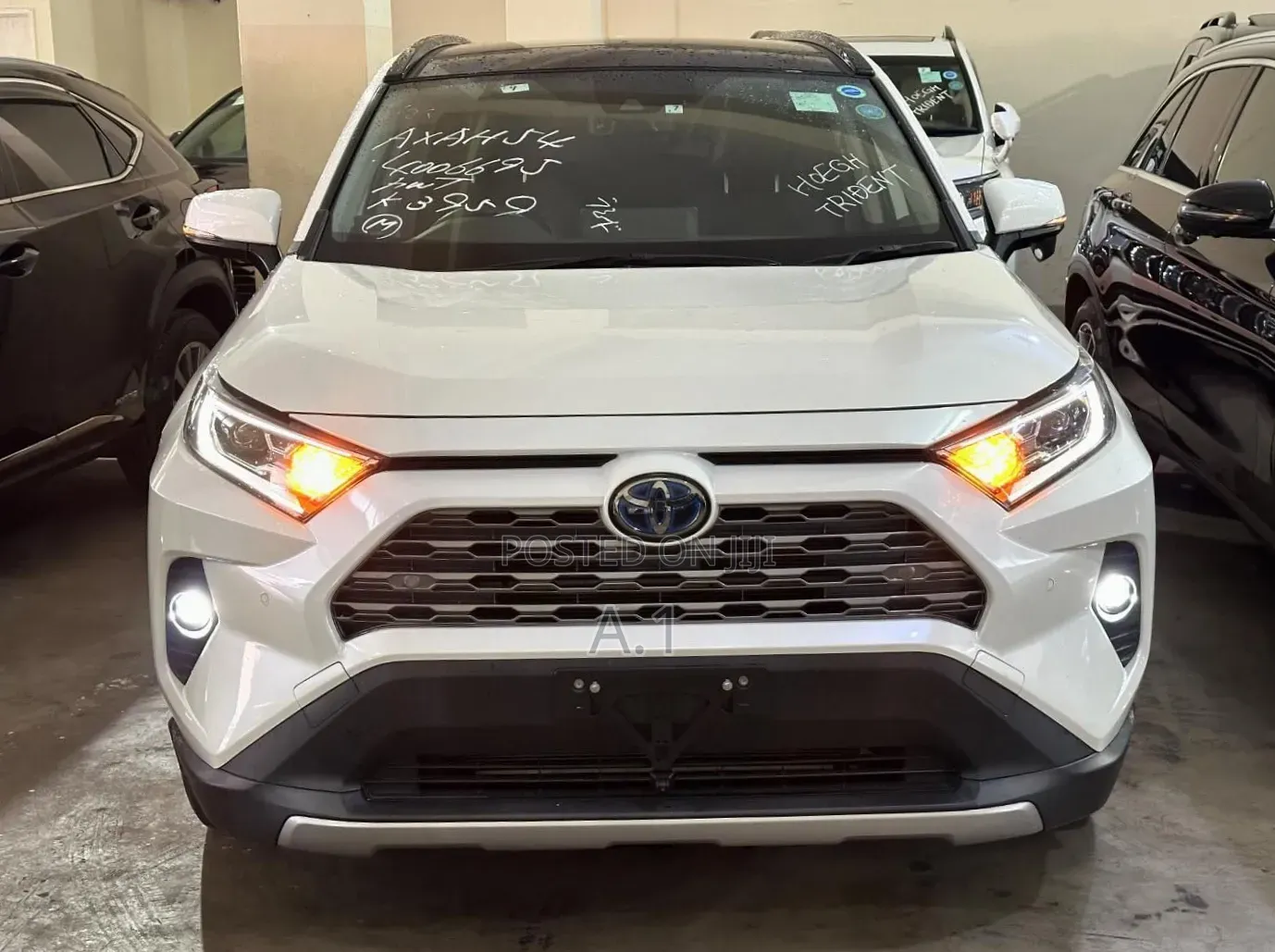 Toyota RAV4 Hybrid 2019 White