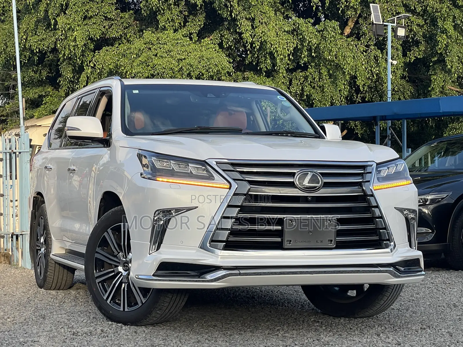 Lexus LX 570 AWD 2019 White