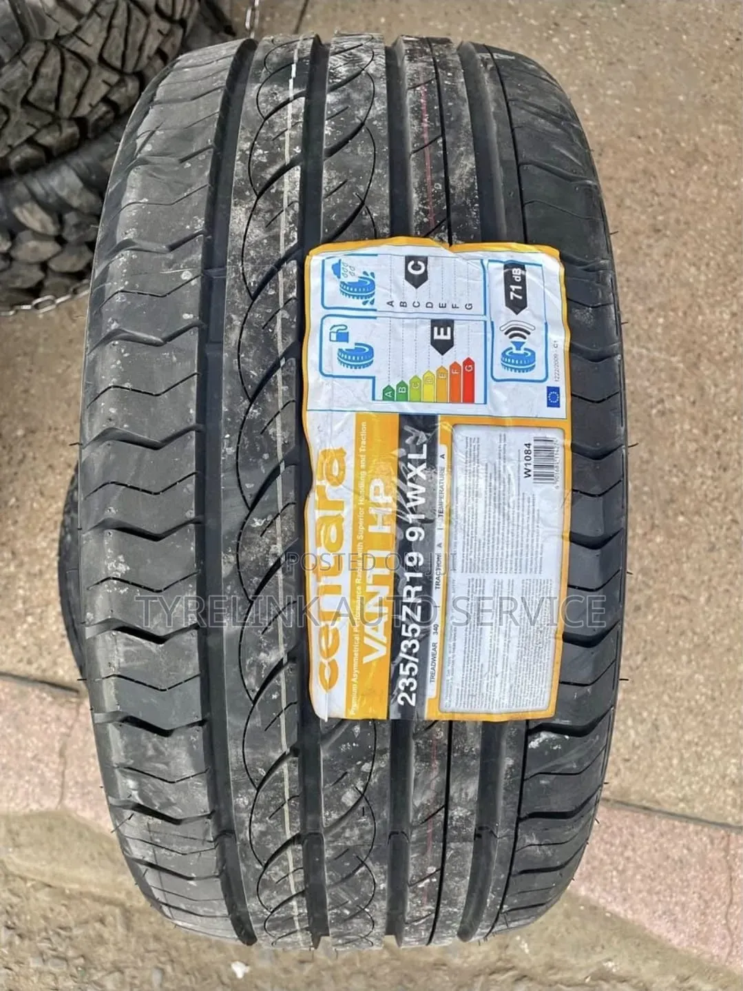 235/35r19 Centara