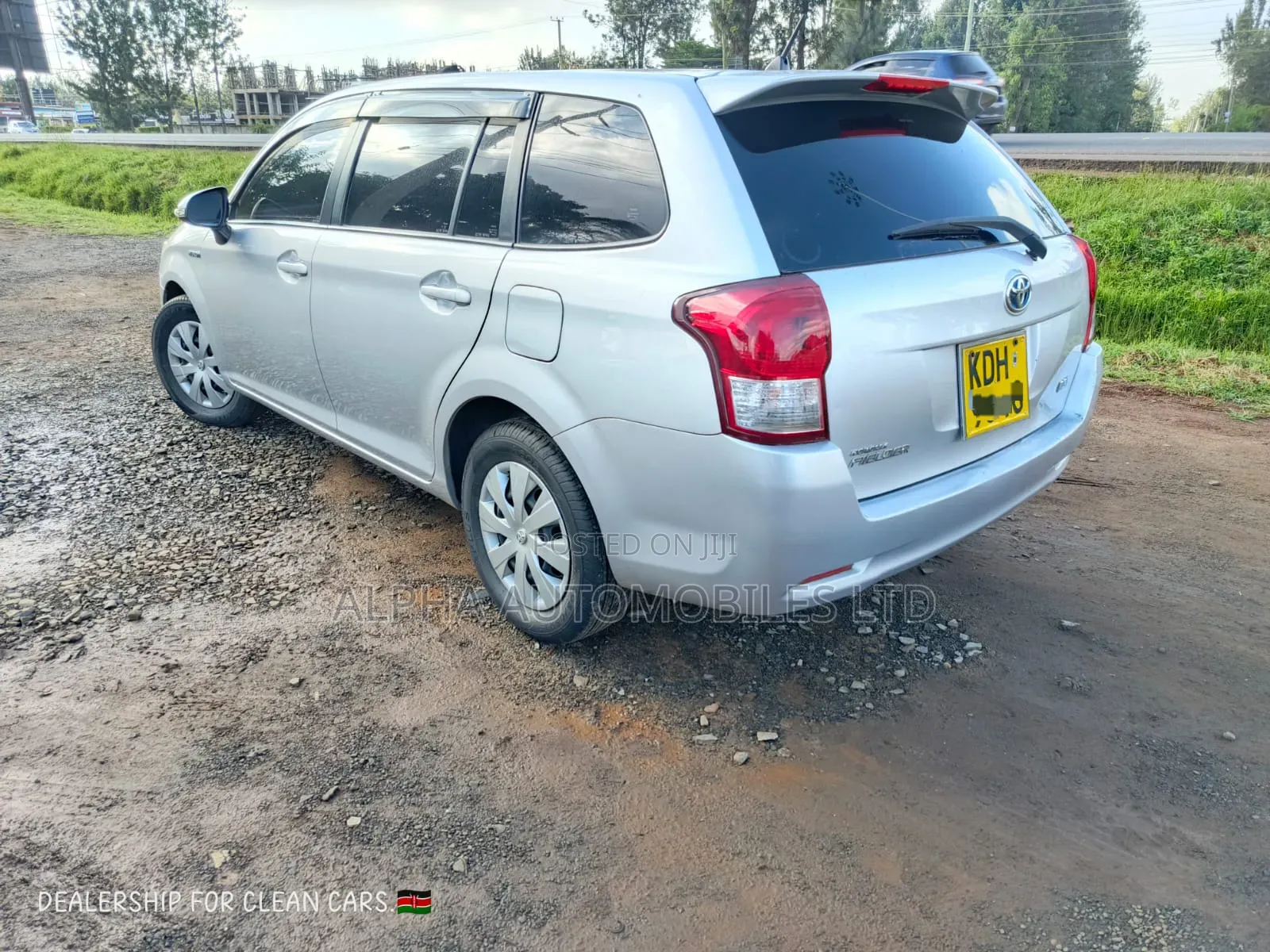 Toyota Corolla Fielder 1.5 Hybrid FWD 2015 Silver