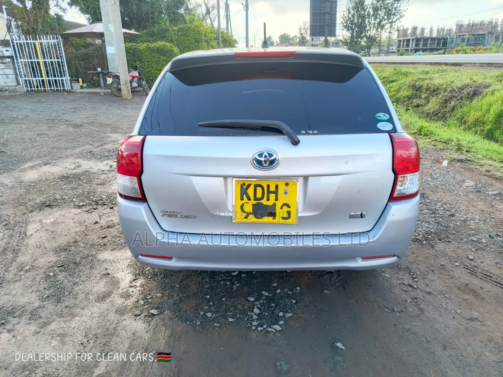Toyota Corolla Fielder 1.5 Hybrid FWD 2015 Silver