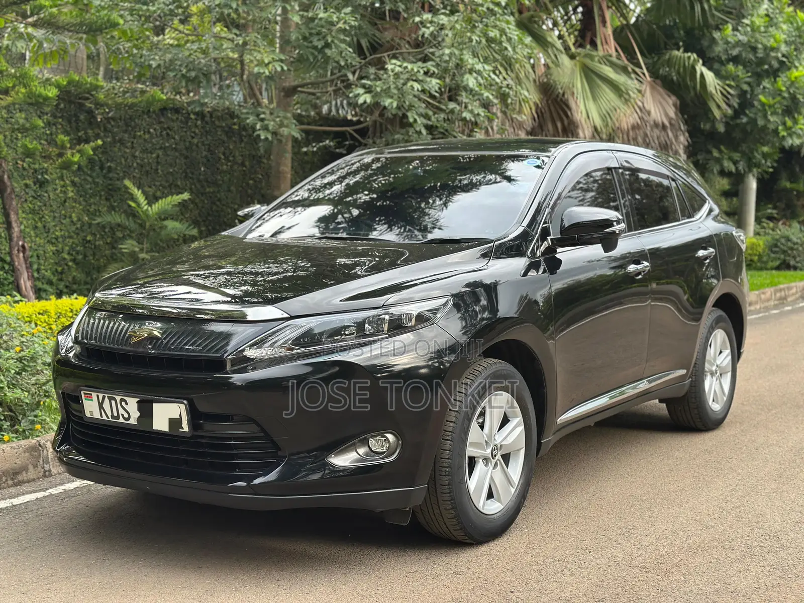 Toyota Harrier 2.0 2017 Black