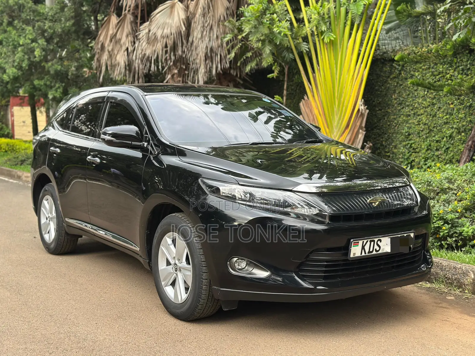 Toyota Harrier 2.0 2017 Black