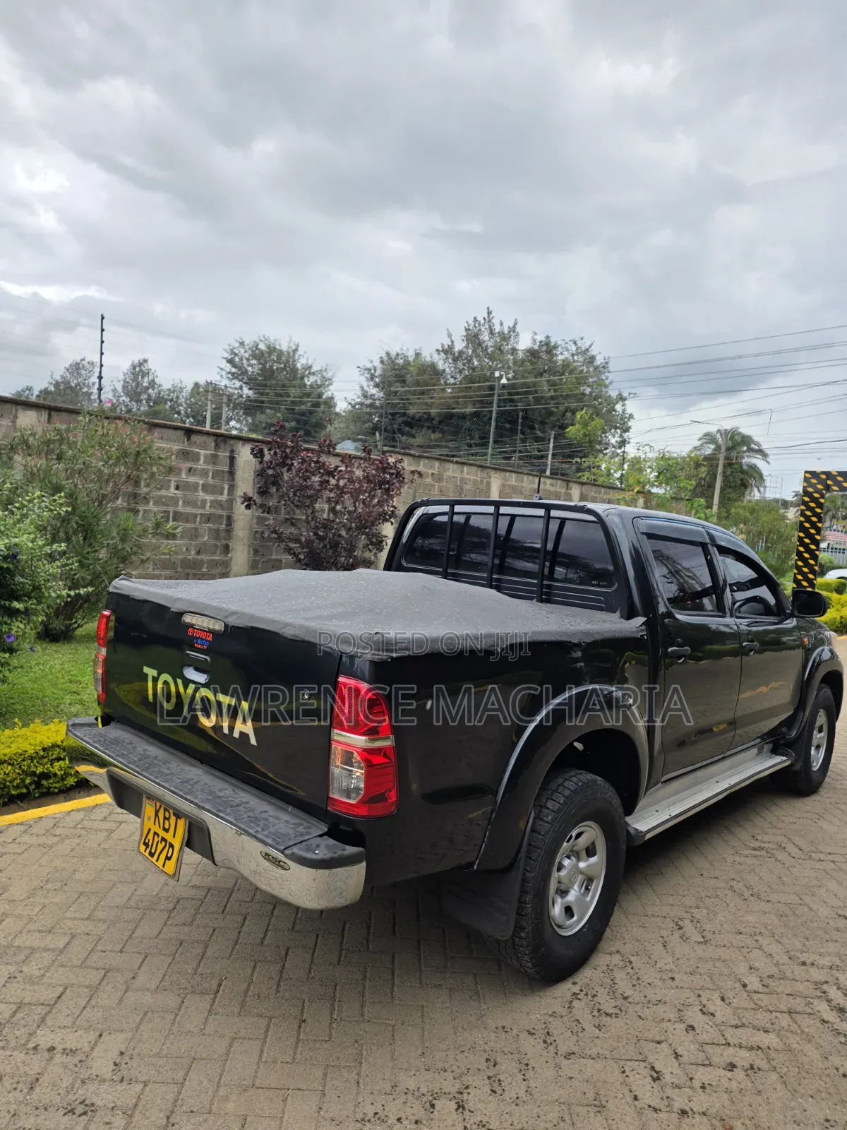 Toyota Hilux 2012 Black