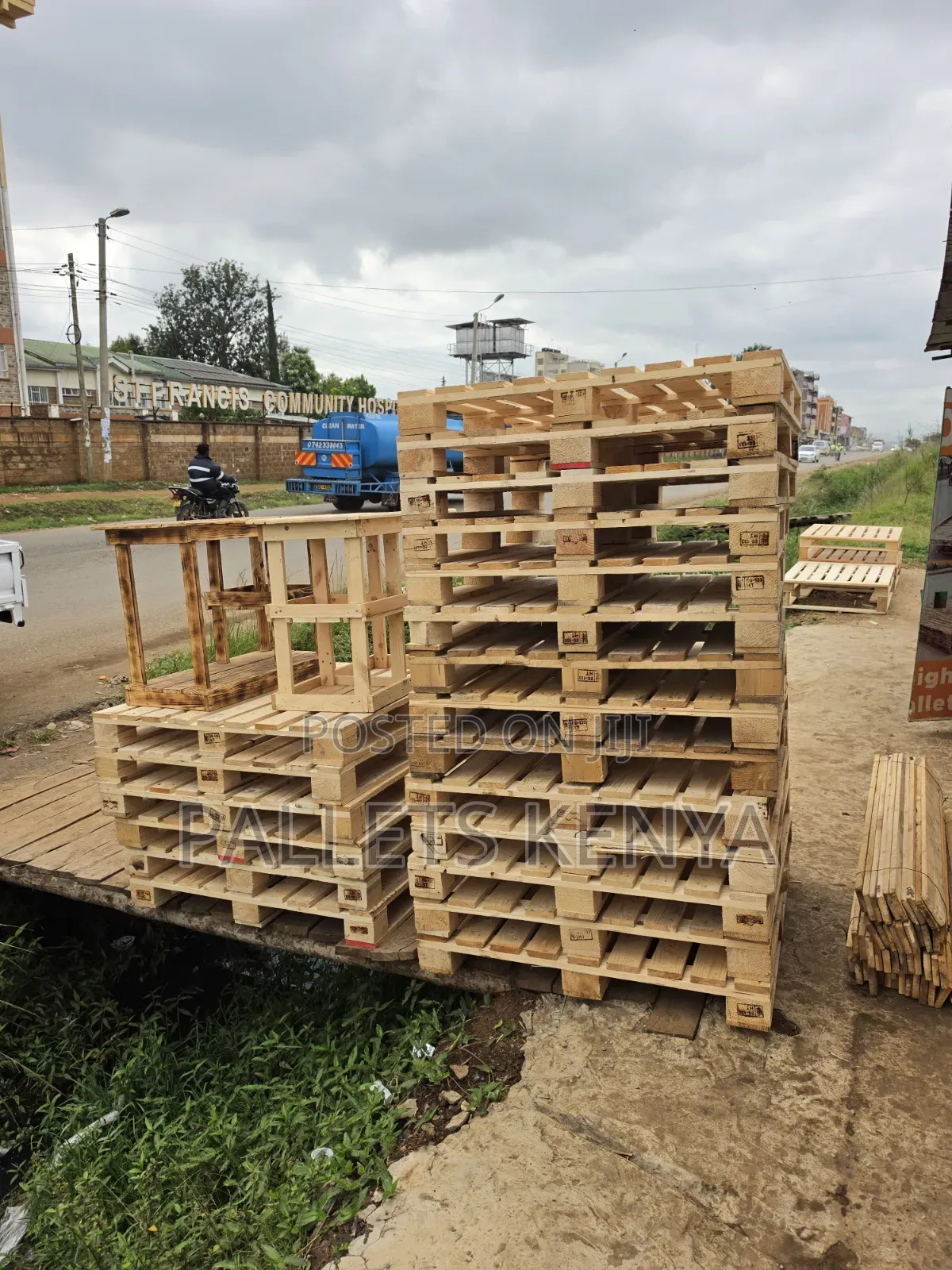 Wood Pallets - Clean Heavy Duty Pallets. (Ov05)