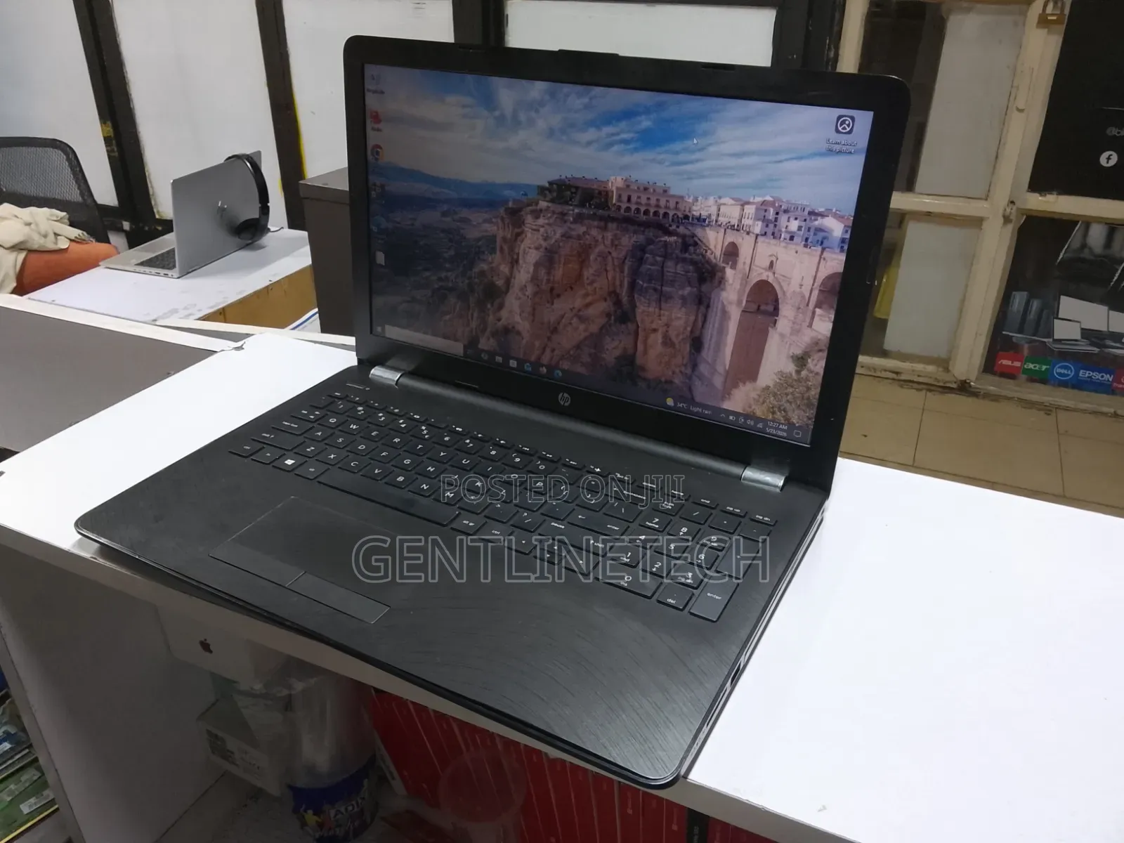 Laptop HP 250 G6 8GB Intel Core i5 HDD+SSD 500GB