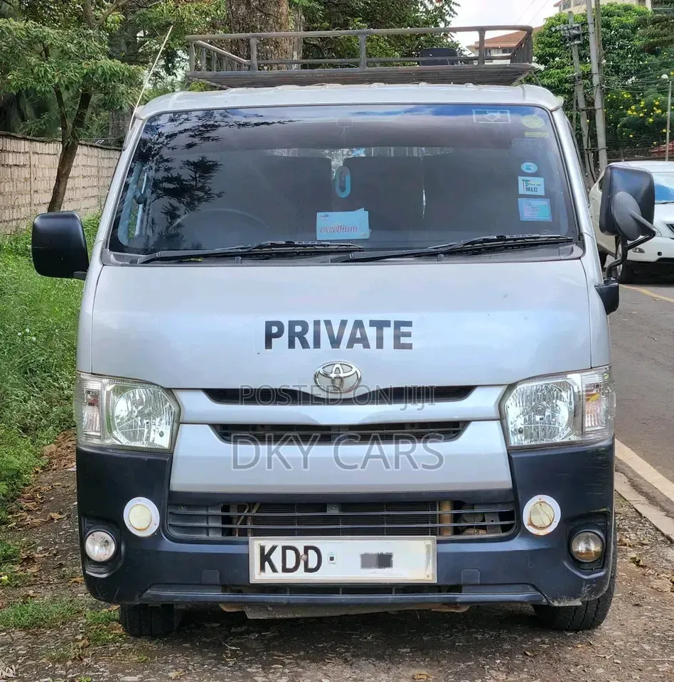 Toyota HiAce 2014 Silver
