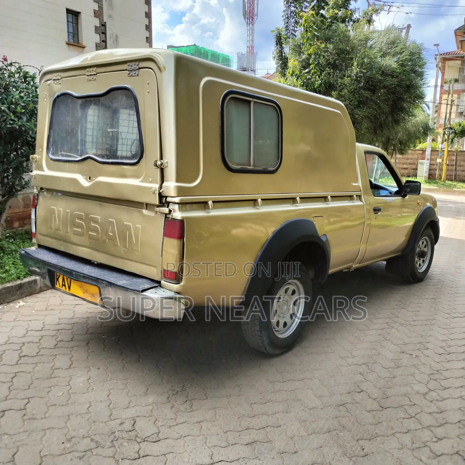 Nissan NP300 2006 Gold