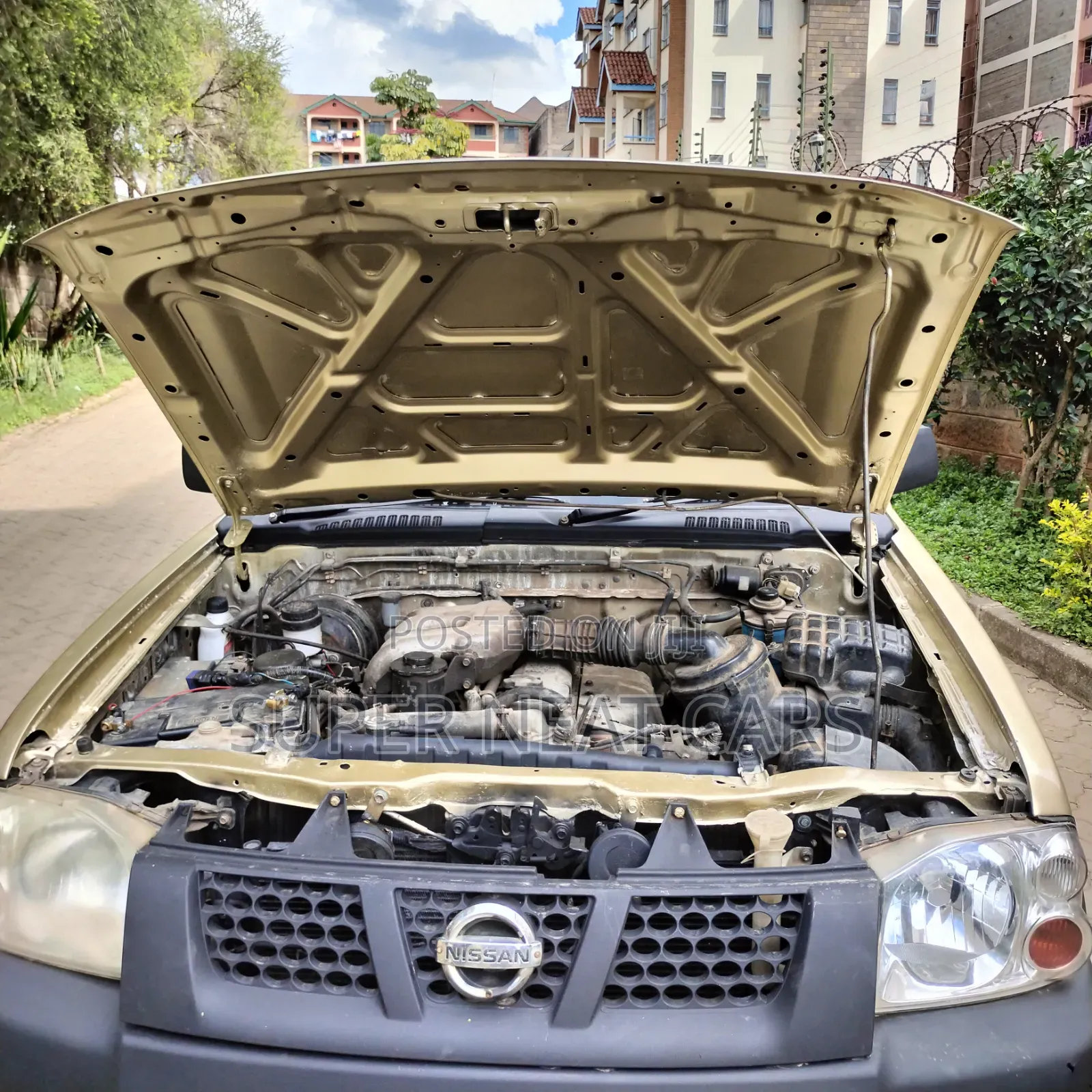 Nissan NP300 2006 Gold