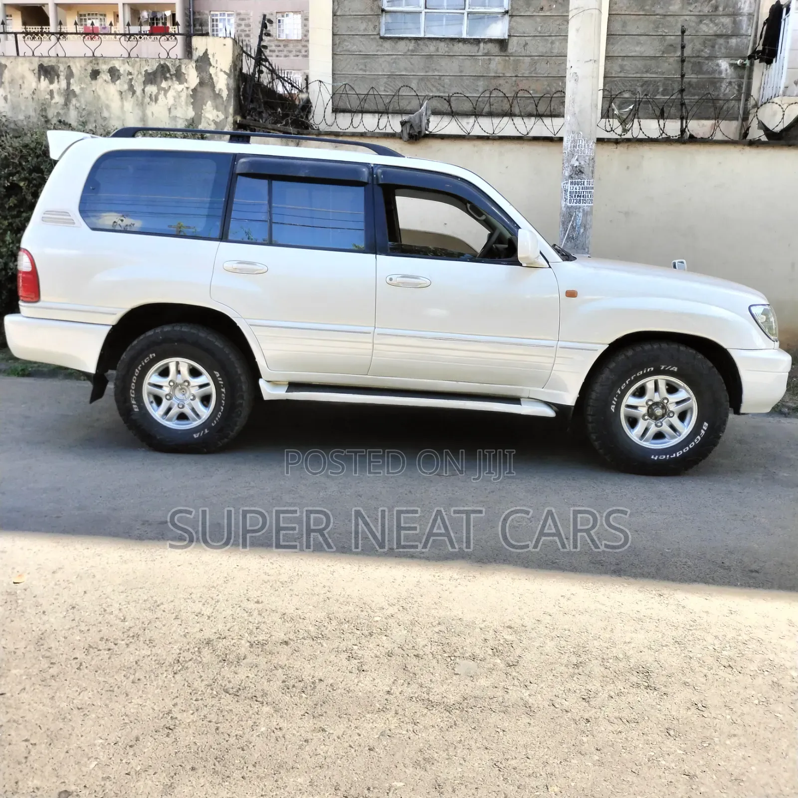 Toyota Land Cruiser 2001 White