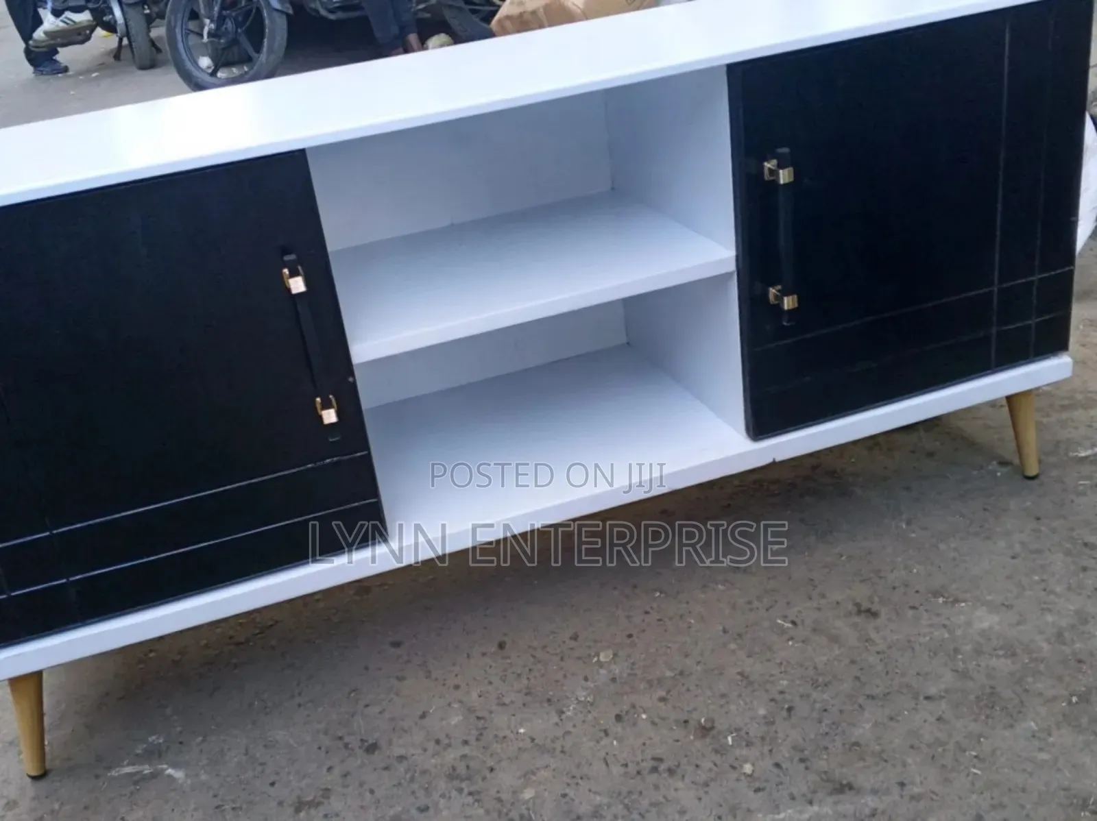 4.5 FTS Executive American Flats Tv Stand