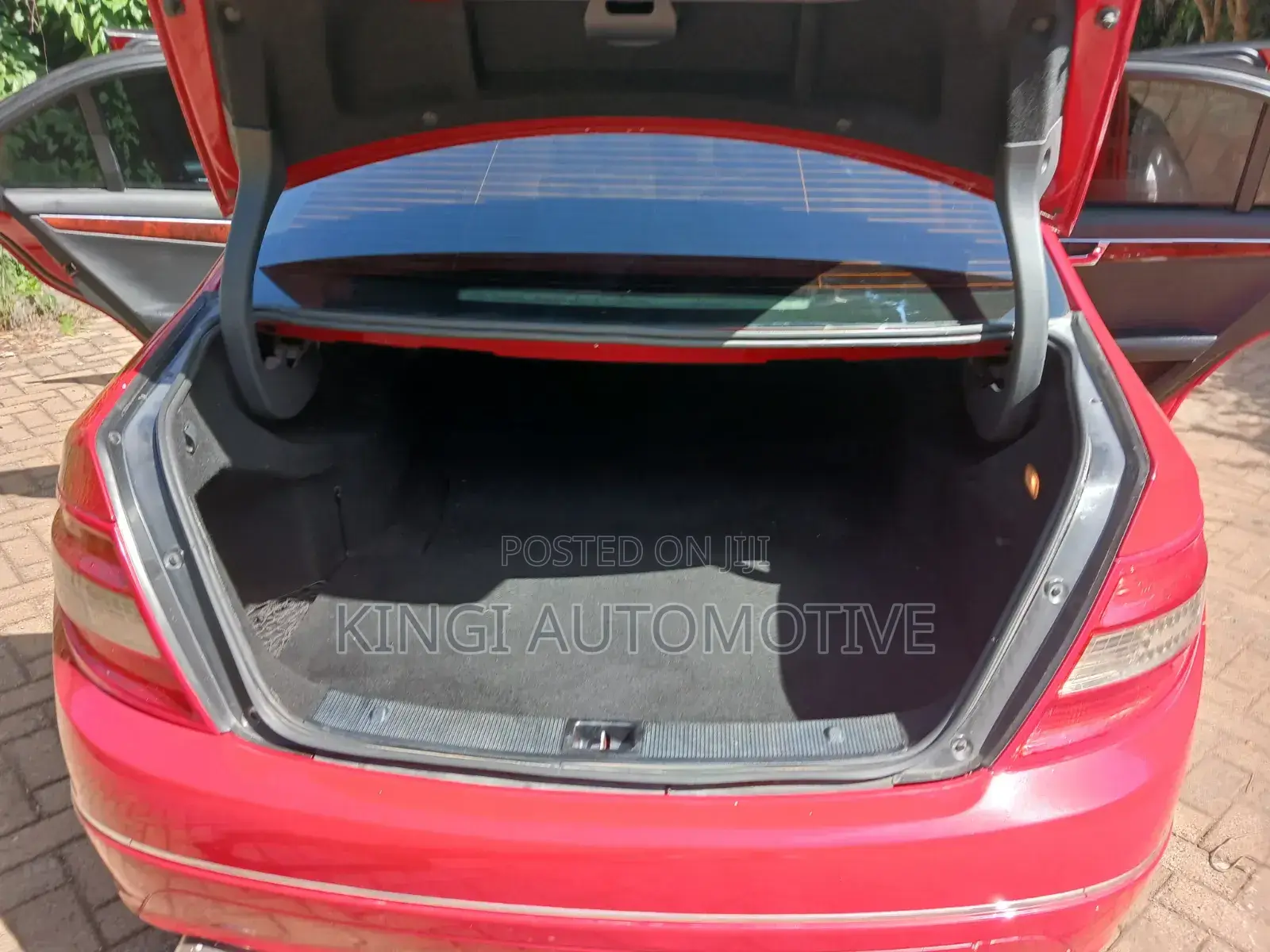 Mercedes-Benz C200 2011 Red
