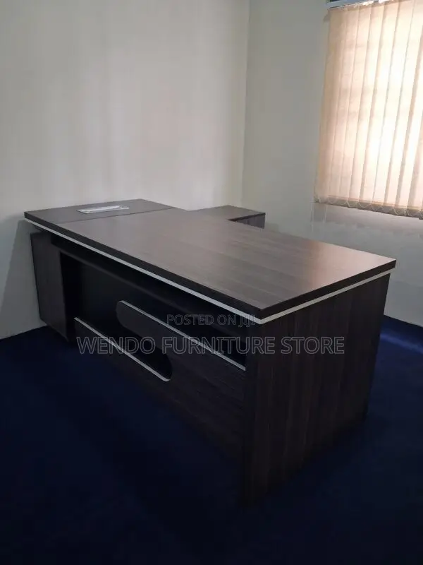Office Desk; 1.6 Meters Executive Modern Vaneta Office Desk