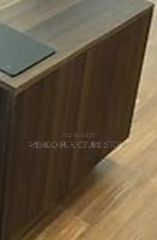 Office Desk; 1.6 Meters Executive Modern Vaneta Office Desk