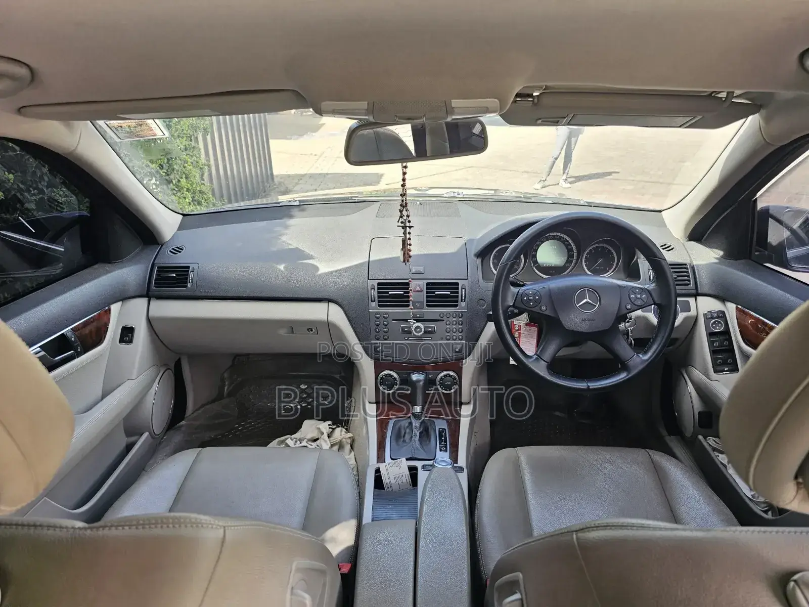 Mercedes-Benz C200 2010 Gray