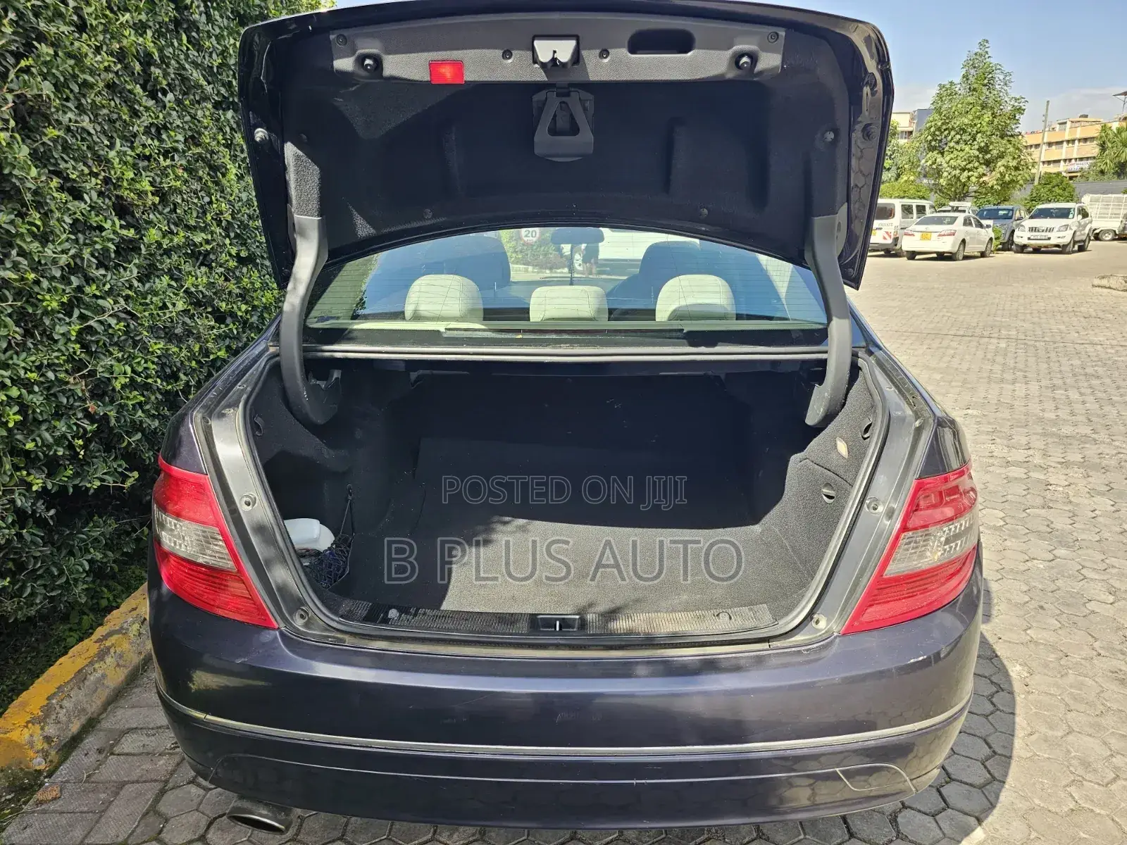 Mercedes-Benz C200 2010 Gray