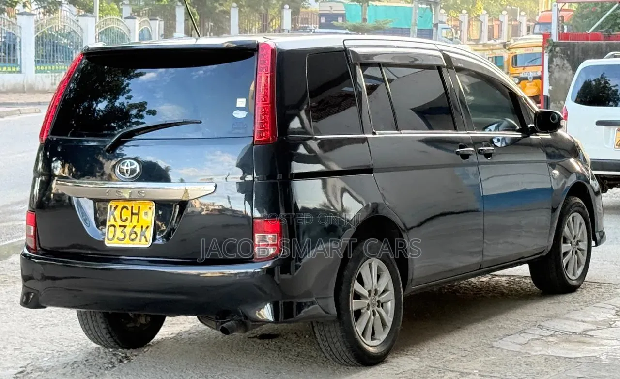 Toyota ISIS 2010 Black