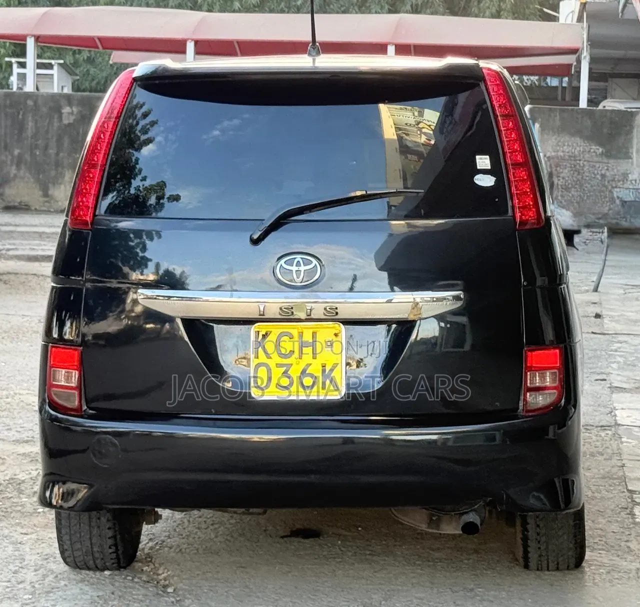 Toyota ISIS 2010 Black
