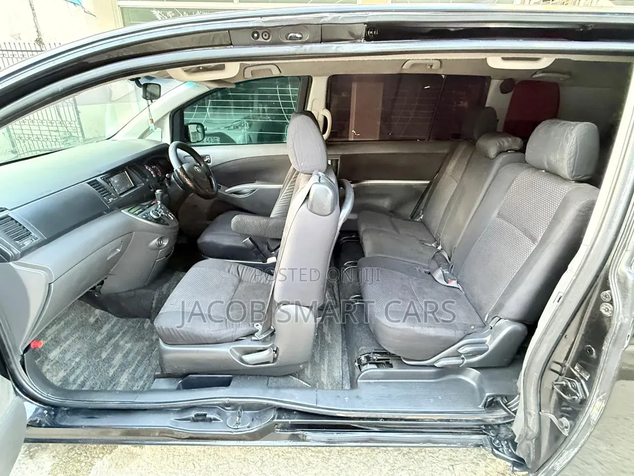 Toyota ISIS 2010 Black