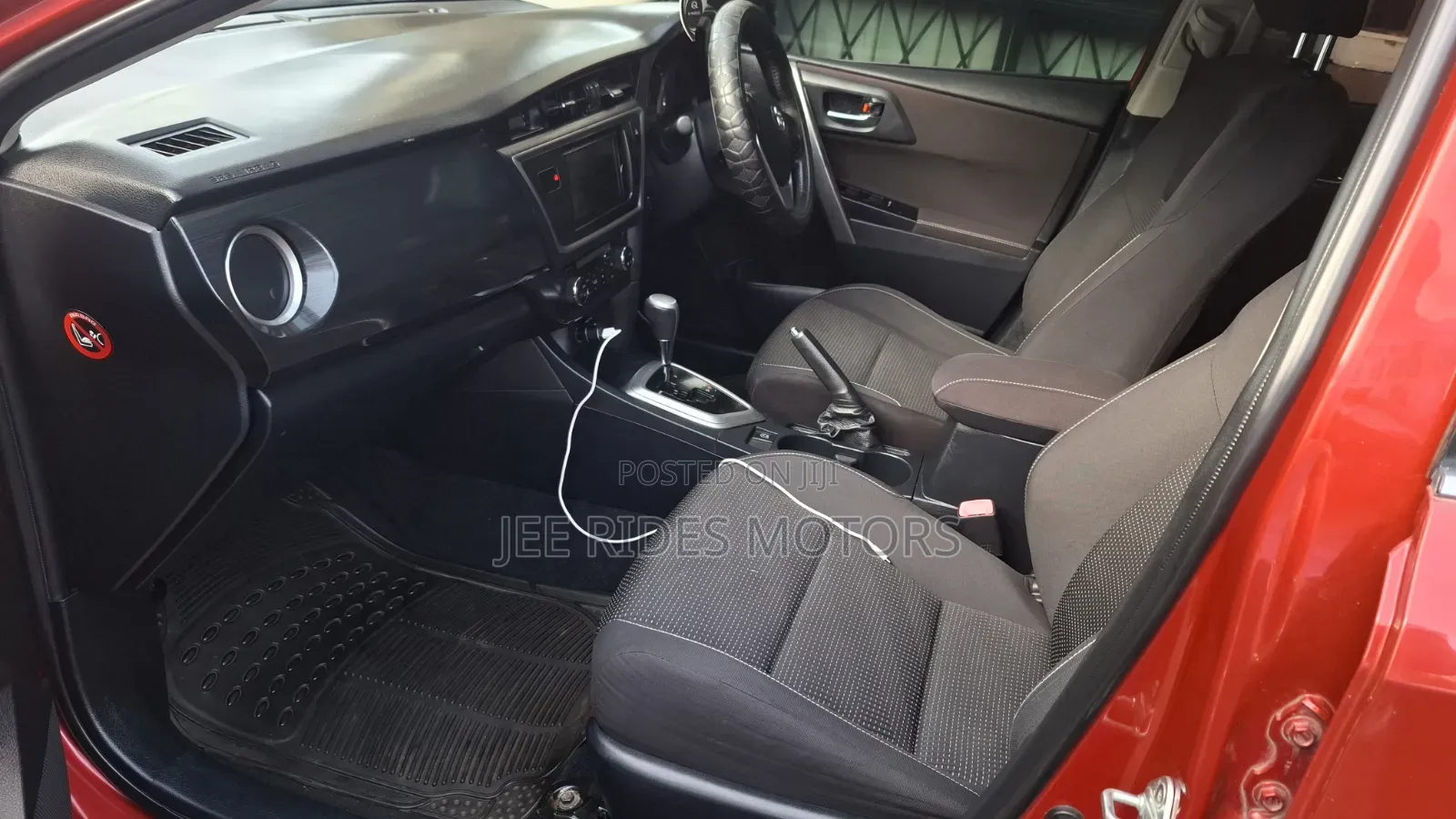 Toyota Auris 2012 Red