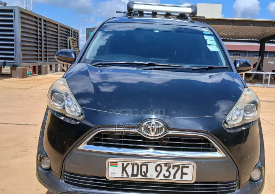 Toyota Sienta 2017 Black