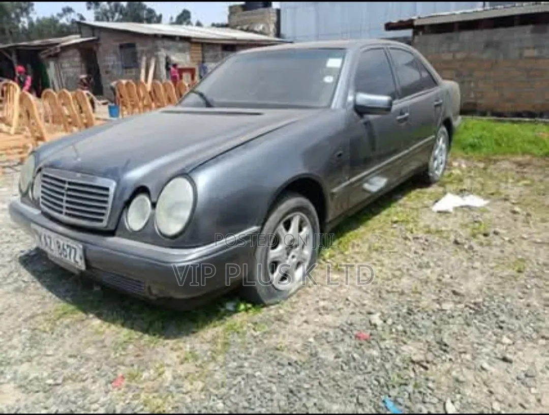 Mercedes-Benz E220 1997 Gray