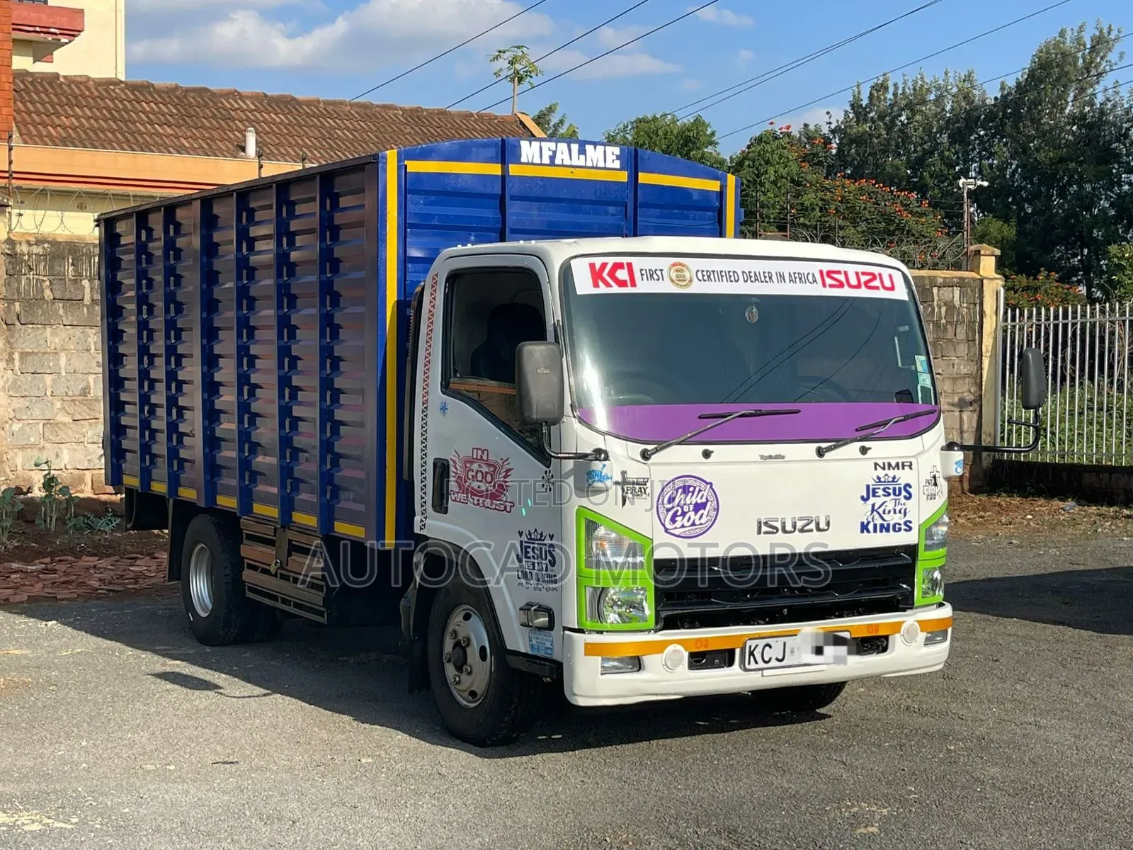 Isuzu NMR 2009 Black