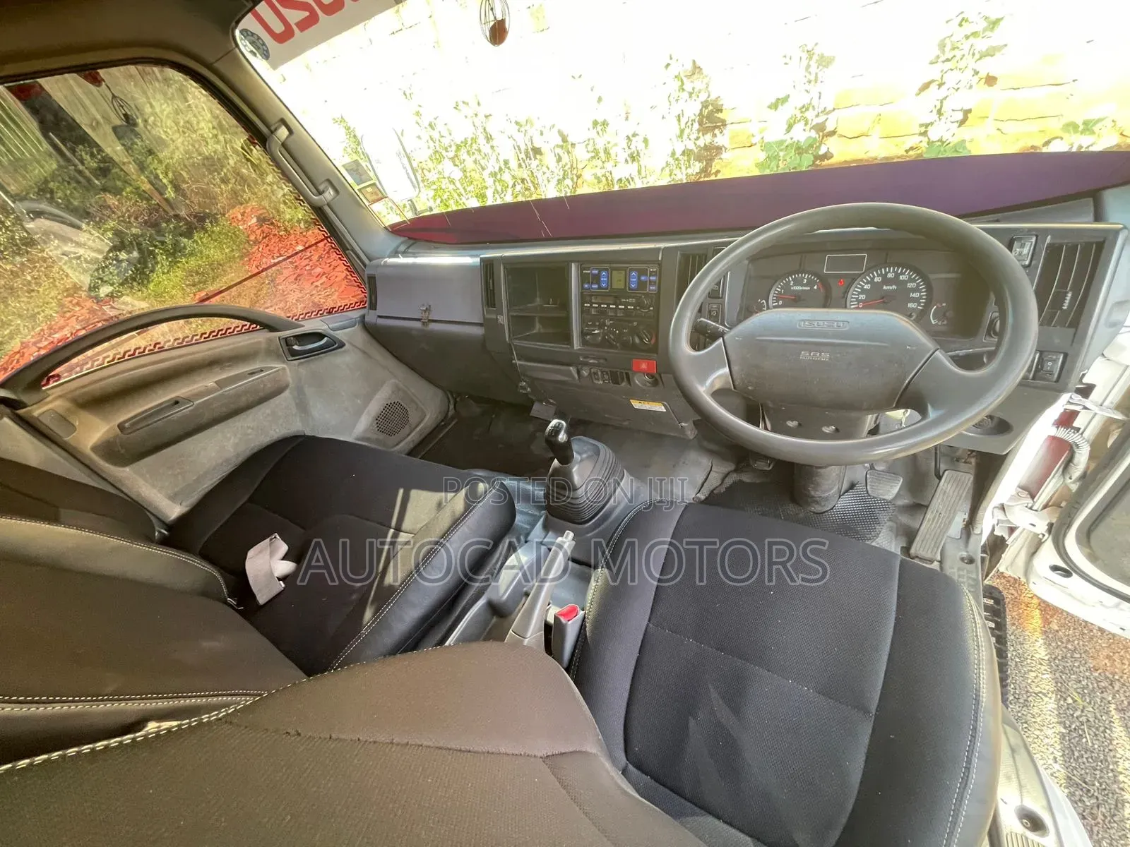 Isuzu NMR 2009 Black