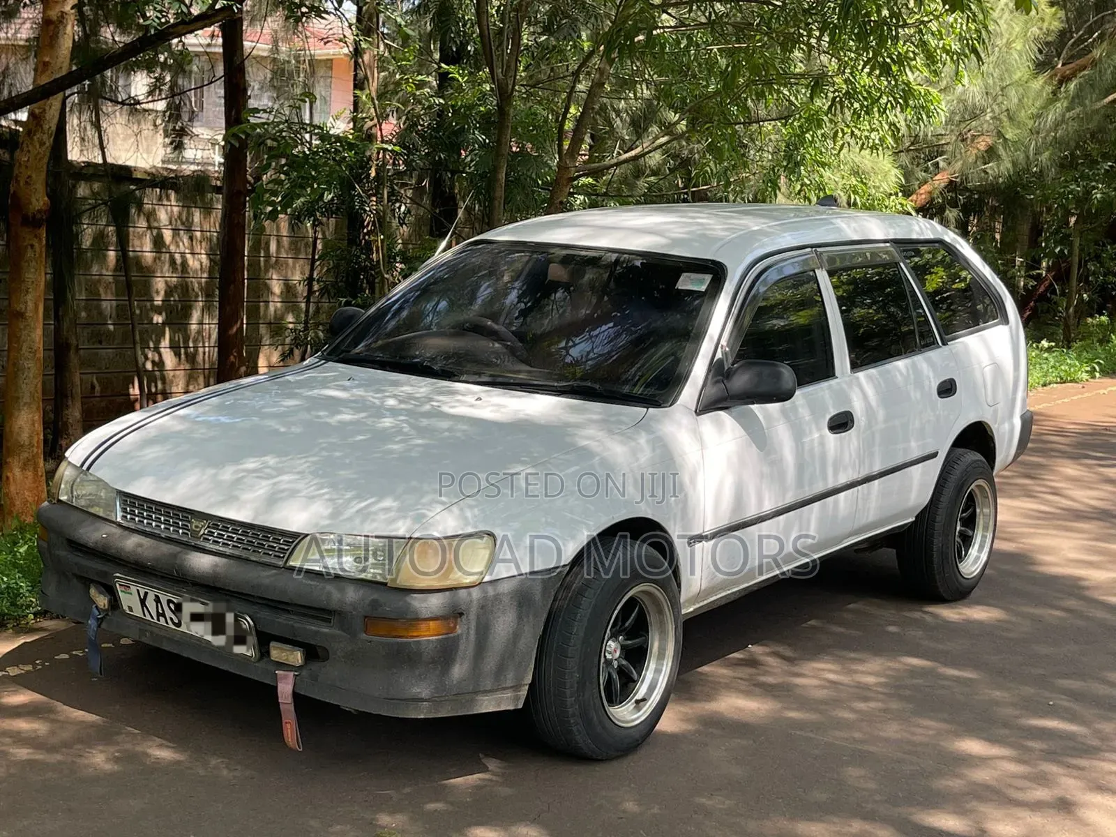 Toyota Corolla 1999 White