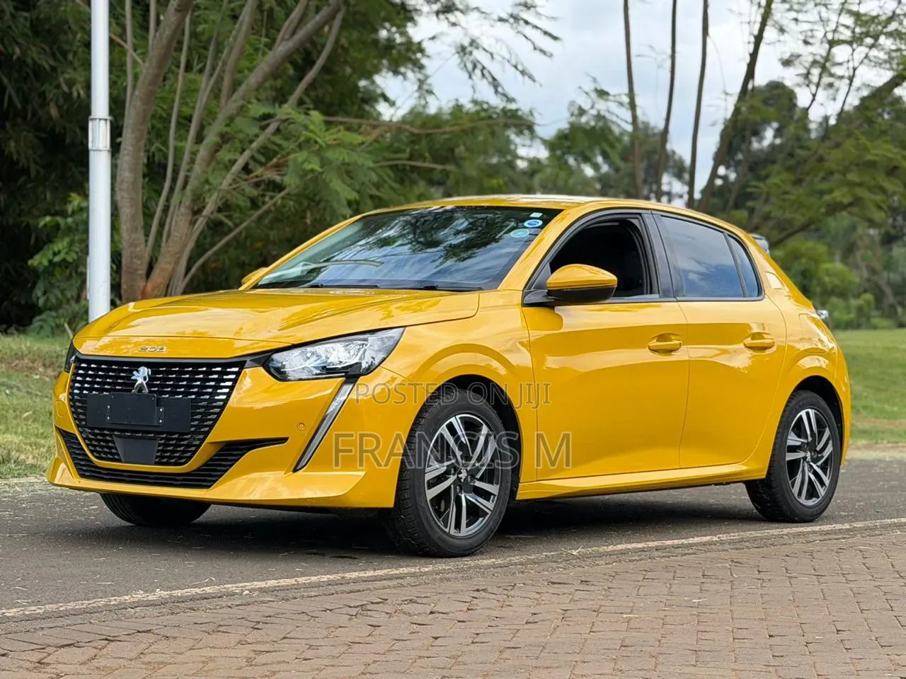 Peugeot 208 2020 Yellow