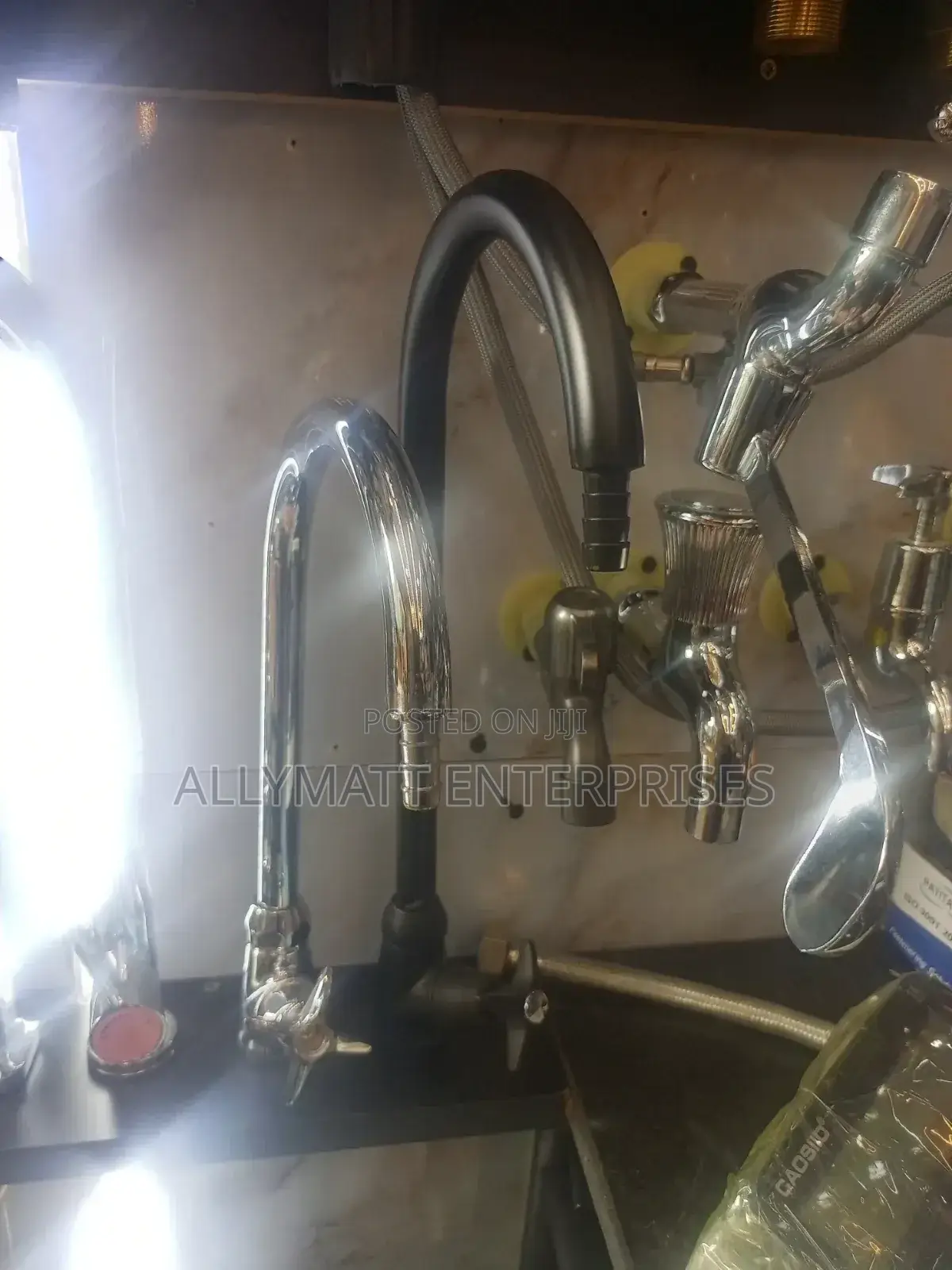Laboratory Pillar Taps