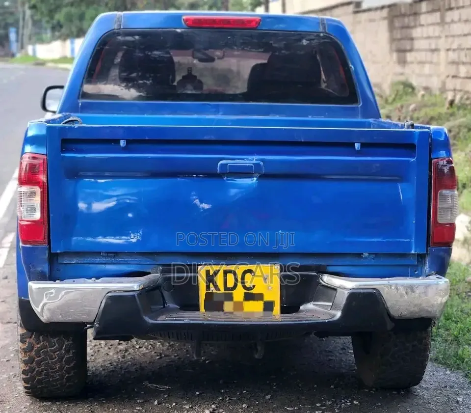Isuzu D-MAX 2003 Blue