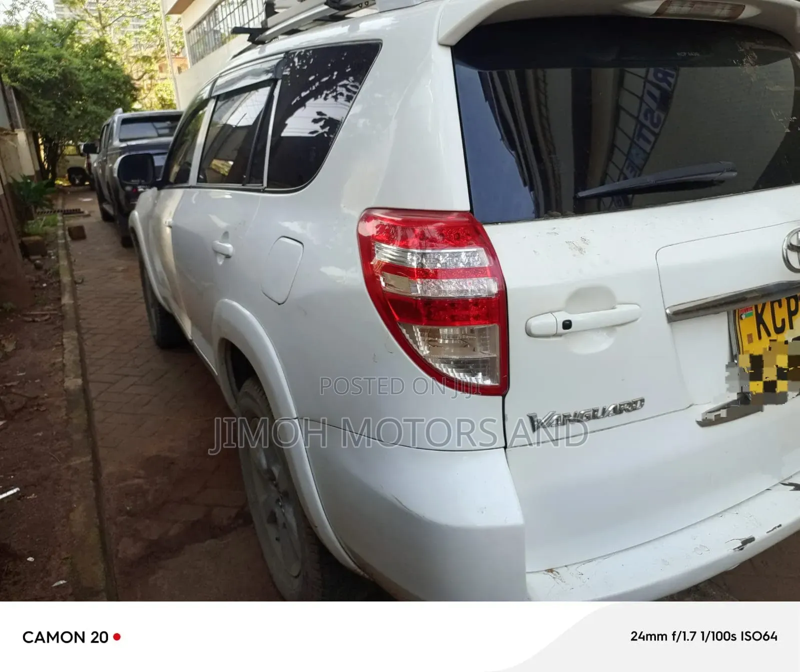 Toyota Vanguard 2011 White