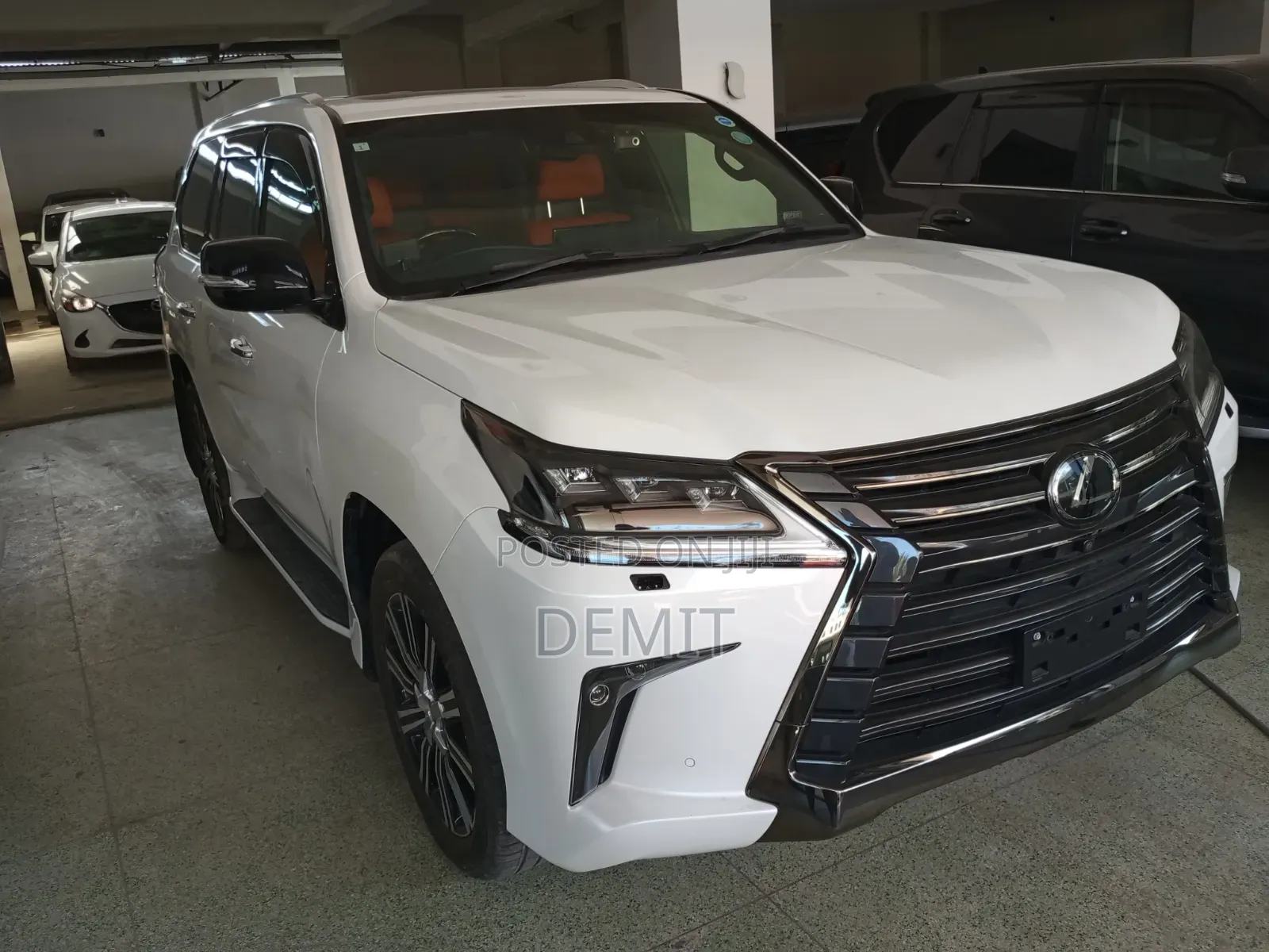 Lexus LX 570 AWD 2019 White