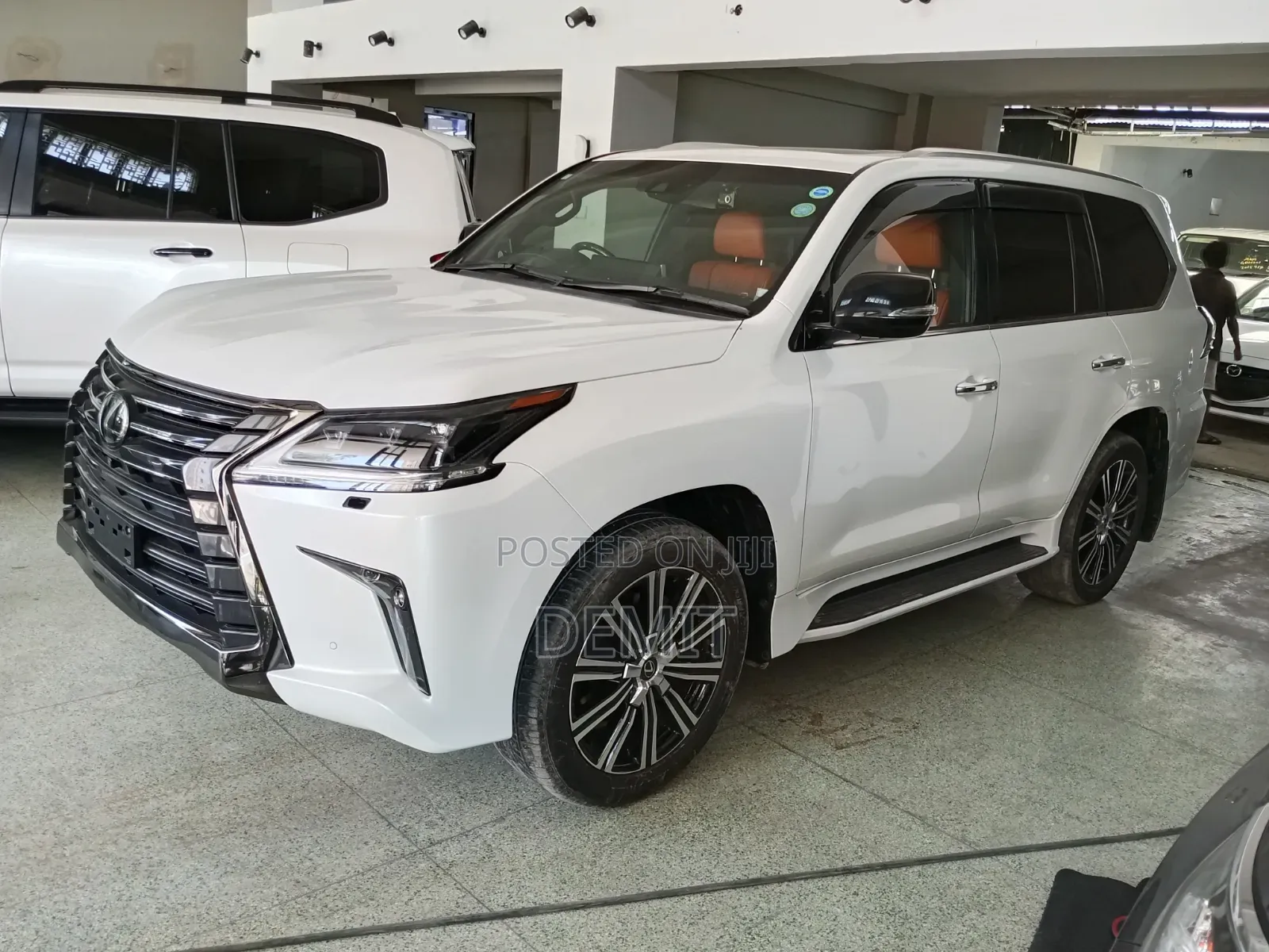 Lexus LX 570 AWD 2019 White