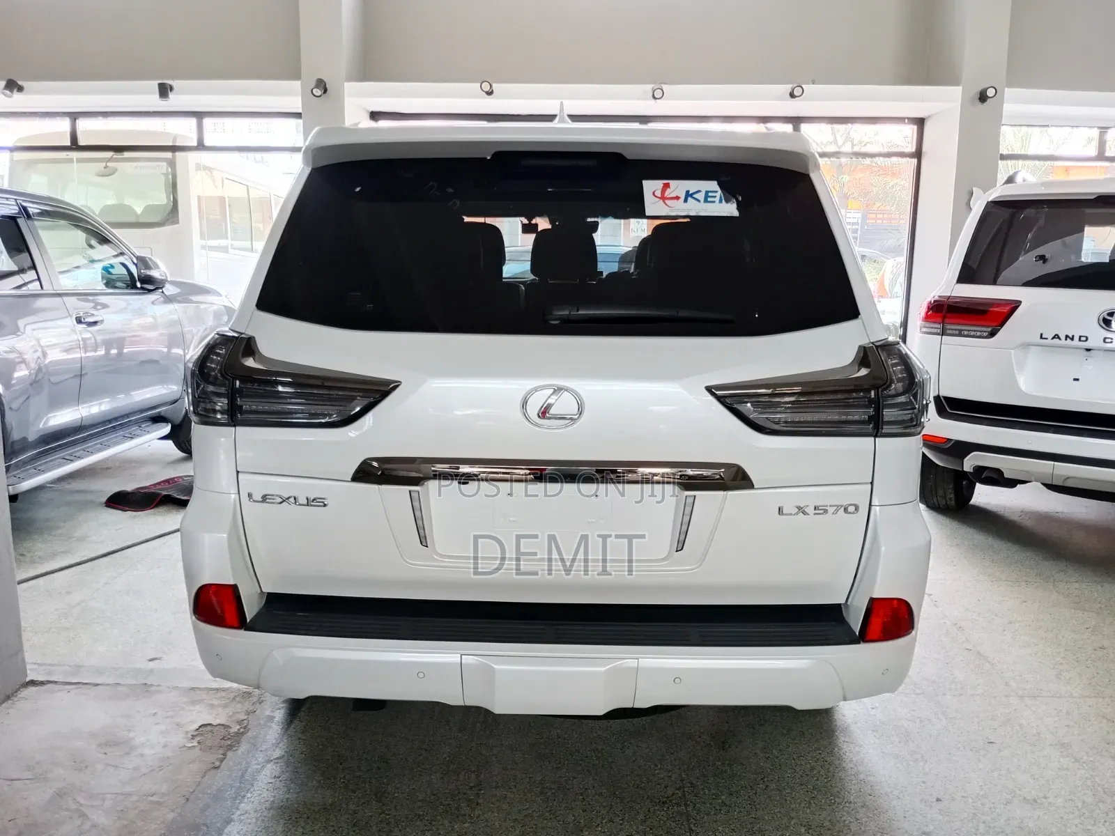 Lexus LX 570 AWD 2019 White